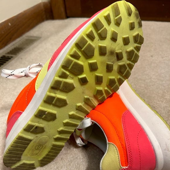 Serra Sneakers, size 9, EUC - Picture 2 of 4